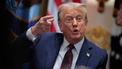 صورة | محكمة أمريكية تبطل معظم رسوم ترمب الجمركية والرئيس الأمريكي يرد: “لا تزال سارية”