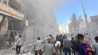 صورة | مراسل “رؤيا”: شهداء وإصابات في استهداف الاحتلال الإسرائيلي لبناية سكنية ومخبز في غزة.. فيديو
