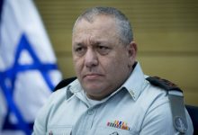 صورة آيزنكوت: نتنياهو يفتقر للقيادة وتحمل المسؤولية ويجر إسرائيل إلى الهاوية