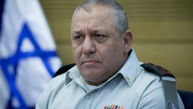صورة آيزنكوت: نتنياهو يفتقر للقيادة وتحمل المسؤولية ويجر إسرائيل إلى الهاوية