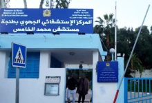 صورة أسرة تشك في وفاة ابنها جراء « نقله إلى المستشفى بدون ملابس » والسلطات تحقق