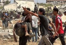 صورة صندوق مساعدات جوية يقتل طفلا ويصيب آخرين في غزة (صور وفيديو)