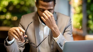 صورة كيف يتعامل الموظف مع أوامر متضاربة بين أكثر من مدير؟.. خبير يوضح