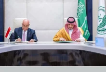 صورة الأمير عبدالعزيز بن سعود ووزير الصحة العراقي يوقّعان مذكرة تفاهم في مجال مكافحة الاتجار بالمخدرات