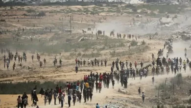 صورة انقلاب شاحنة مساعدات يودي بحياة 20 شخصا في قطاع غزة