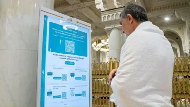 صورة توفير شاشات تفاعلية ذكية بعدة لغات عالمية في مواقع متفرقة داخل الحرمين