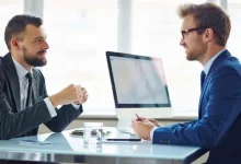 صورة مختص ينصح بتجنب الأسئلة الاستفزازية بالمقابلات الوظيفية