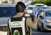 صورة المرور توضّح ضوابط القيادة بحذر على الطرق
