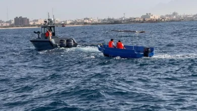 صورة حرس الحدود بالمدينة المنورة ينقذ مواطنين تعطلت واسطتهما البحرية في عرض البحر