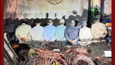 صورة القبض على وافدين لسرقتهم كيابل كهربائية من مدارس ومرافق عامة بالرياض
