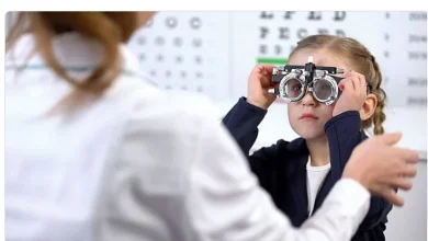 صورة زيادة حالات قصر النظر بسبب إدمان الأجهزة الذكية