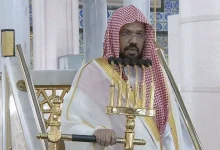 صورة خطيب المسجد النبوي: اللهم احفظ بلاد الحرمين وعلماءها ومقدساتها وحرماتها ورجال أمنها وعلى رأسهم خادم الحرمين وولي عهده