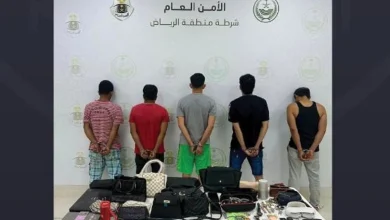 صورة شرطة منطقة الرياض تقبض على 5 مقيمين لسرقتهم منازل ومقتنيات شخصية
