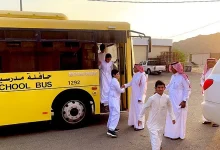 صورة 4 إرشادات للطلاب عند انتظار الحافلة المدرسية