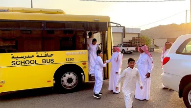 صورة 4 إرشادات للطلاب عند انتظار الحافلة المدرسية