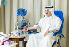 صورة أمير المنطقة الشرقية يشارك في الحملة الوطنية للتبرع بالدم التي أطلقها ولي العهد