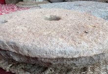 صورة مواطن يحول جزءا من منزله لمتحف يحوي مئات القطع الأثرية برفحاء