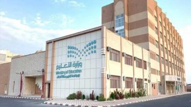صورة «التعليم» تعلن عقوبة الطالب حال الإشارة بحركات «مخلة بالأدب» للمعلمين أو ابتزازهم