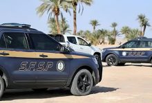 صورة القوات الخاصة للأمن والحماية تضبط مخالفَين لاستغلالهما الرواسب بمحافظة الوجه