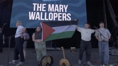 صورة مقاطعة مهرجان موسيقي في بريطانيا بعد منع فرقة من رفع علم فلسطين