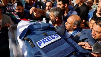 صورة رئيس البرلمان العربي: مجازر الاحتلال بحق الصحفيين والأطباء “جرائم حرب”