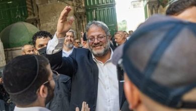 صورة المجرم بن غفير يشن هجوما انتقاميا على الأسرى بطباعة صور الدمار في غزة