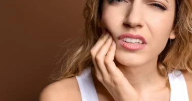 صورة العلاقة الخفية بين ألم الأسنان والصداع وكيفية السيطرة السريعة عليه