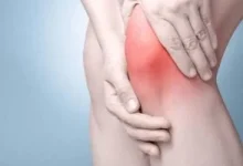 صورة لماذا لا يمكنك فرد ركبتيك؟.. خمسة أسباب محتملة