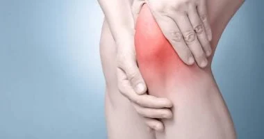 صورة لماذا لا يمكنك فرد ركبتيك؟.. خمسة أسباب محتملة