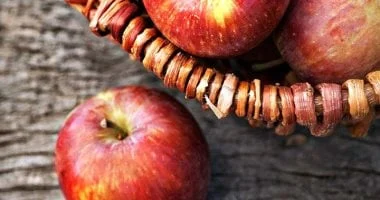 صورة ماذا يحدث عند تناول التفاح مع الزنجبيل الطازج؟