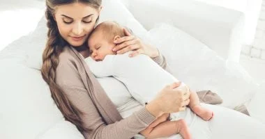 صورة في أسبوع الرضاعة الطبيعية.. كيف تتعاملين مع الأدوية خلال هذه الفترة