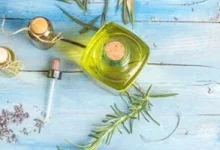 صورة كيف يساهم زيت الروزمارى في علاج تساقط الشعر؟