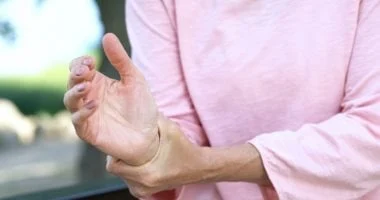 صورة 4 طرق للحد من مضاعفات التهاب المفاصل الصدفي المناعي