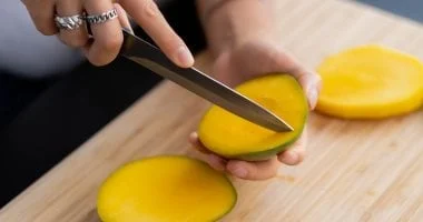 صورة هل تناول المانجو ليلاً آمن من الناحية الصحية؟