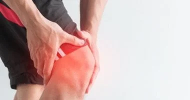 صورة ما أسباب ألم الركبة عند الجري والطرق العلاجية ذات الصلة
