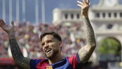 صورة صفقة النصر المنتظرة.. لماذا يُغادر إينيجو مارتينيز برشلونة مجانًا؟