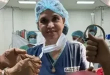 صورة أطباء يزيلون ورمًا ليفيًا ضخمًا يزن 18.5 كيلوجرامًا من رحم امرأة هندية