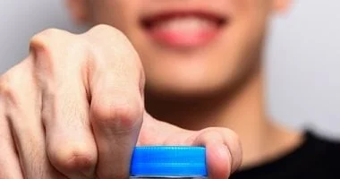صورة هل الزجاج أكثر أمانًا من البلاستيك؟ دراسة تكشف عن مفاجأة غير متوقعة