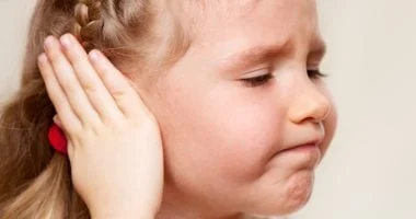 صورة كيفية التعامل مع ألم الأذن عند الأطفال بطريقة آمنة وفعالة