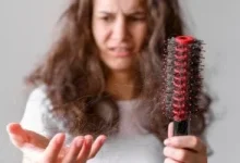صورة 5 طرق طبيعية للحد من تساقط الشعر دون أدوية أو مكملات غذائية
