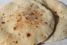 صورة العيش البلدى “أسمر وبردة”.. فوائد صحية تحكي قصته منذ تخميره وحتى خبزه