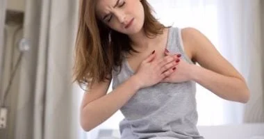 صورة كيف تختلف أعراض النوبة القلبية لدى النساء مقارنة بالرجال.. نصائح للحفاظ على صحة قلبك