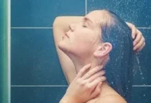 صورة الاستحمام بالماء البارد وتأثيره على صحة القلب.. فوائد اغتنمها ومخاطر تجنبها