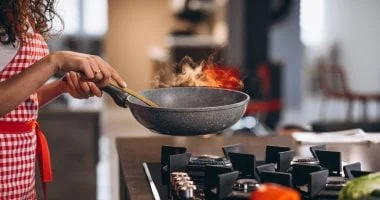 صورة أزل هذه الأدوات الثلاثة من مطبخك لأنها قد تعرضك لخطر الإصابة بالسرطان