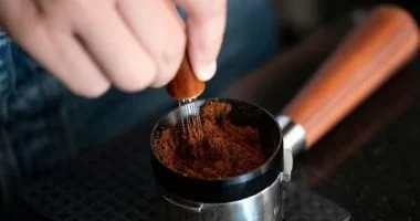 صورة فوائد مذهلة لإضافة الكركم إلى قهوتك.. ومحاذير يجب الانتباه إليها