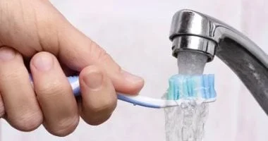 صورة متى يجب تغيير الليفة وشفرات الحلاقة وفرشاة الشعر؟
