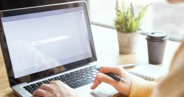 صورة الكتابة على الكمبيوتر قد تضرّ أعصاب المعصم على المدى الطويل.. نصائح مهمة