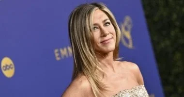 صورة جينيفر أنيستون تجسد دورين في مسلسل مقتبس من مذكرات I’m Glad My Mom Died