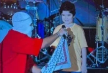 صورة تووليت يشكر الطفل حمزة بطل فيديو كليب “حبيبى ده” ويعلق: “شبهى صح”