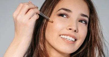صورة أكثر من مجرد نضارة: كيف يساهم التنظيف اليومي للبشرة في الحفاظ على صحتها
